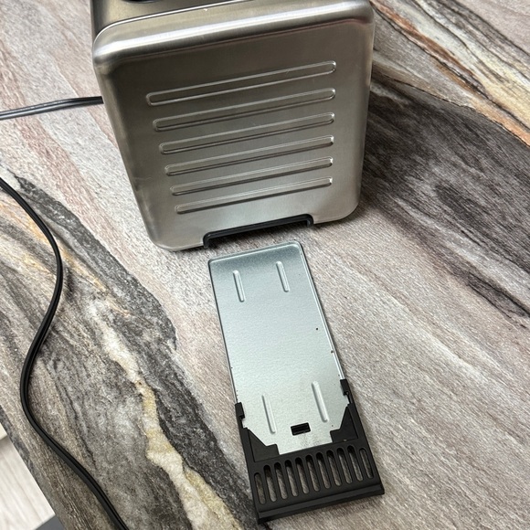 Salton Touch Screen Toaster - Picture 9 of 9